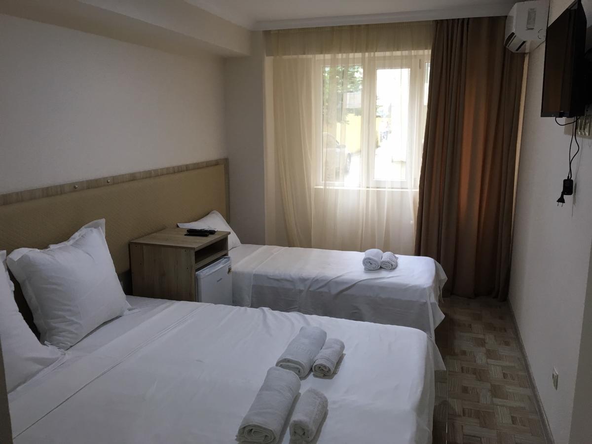 Femi Ji Hotel Batumi Luaran gambar